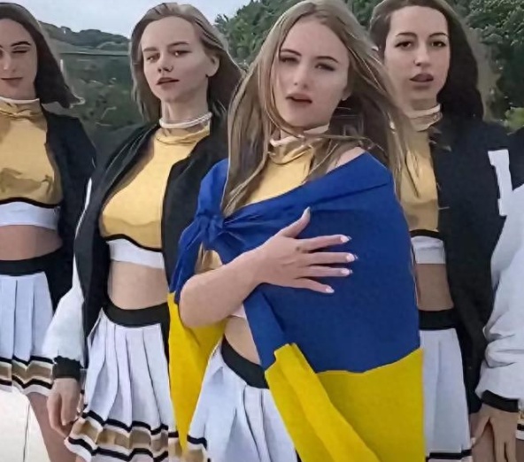 在俄乌冲突以后，乌克兰经历了大量的人口流失，尤其是年轻女性。



她们为了躲避