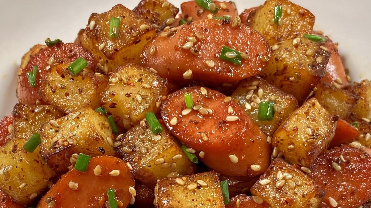 锅气孜然香，感受土豆丁和火腿片的朴实与炽热