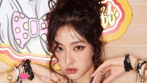 胡连馨的豹纹穿搭，这感觉如何？