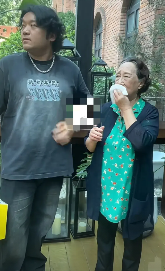 《家有儿女》的小雨怎么变成这样了？

家有儿女的小雨尤浩然暑假期间来看姥姥。28