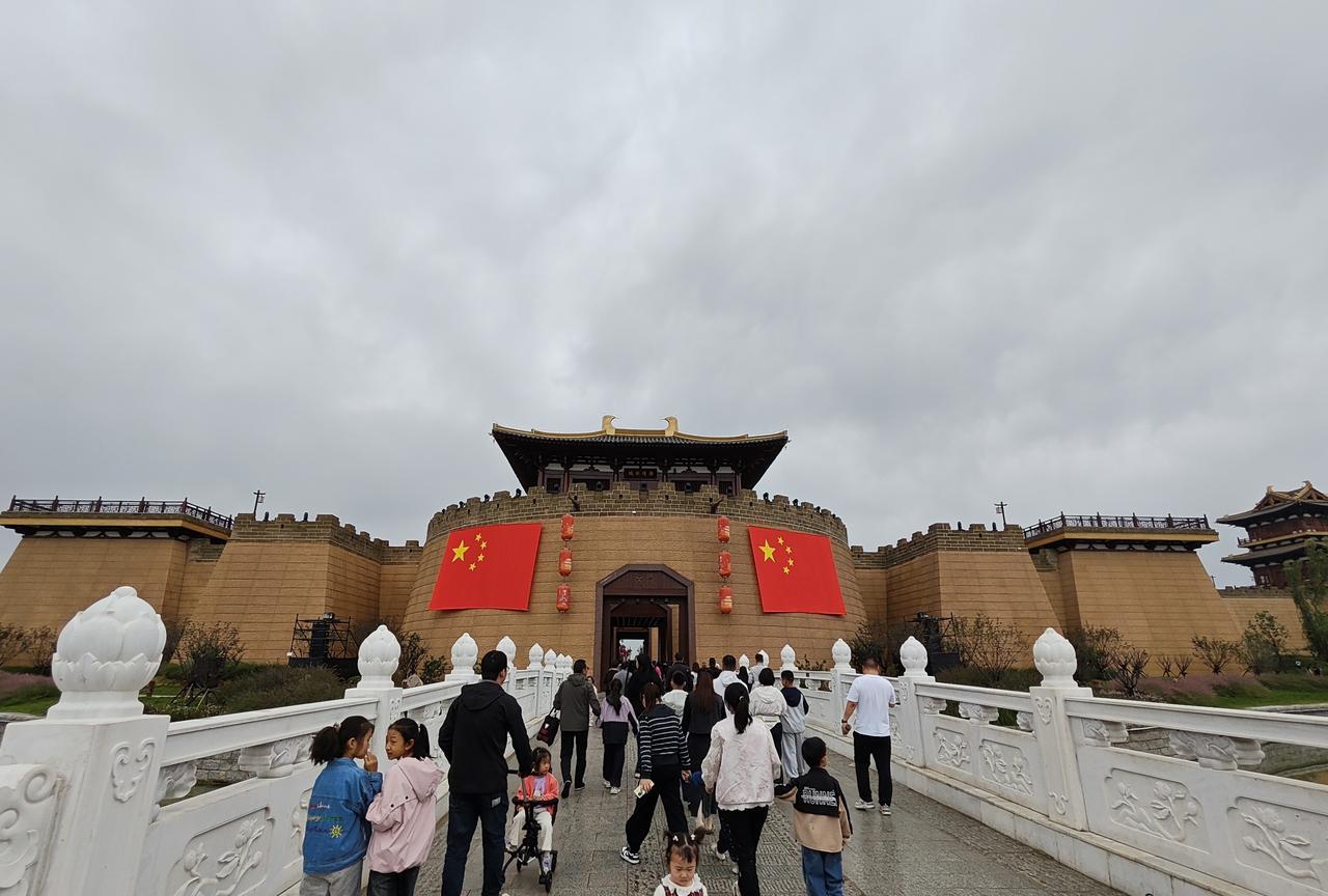 溱洧水城，没文化都找不到的新古城
来溱洧水城玩，是从银基动物园过来的，听了出租车