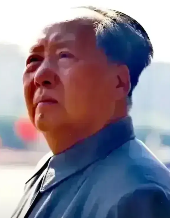 毛泽东，
一个伟大的名字。
他是人类灵魂的工程师，
思想领域的巨匠。
他光辉的一