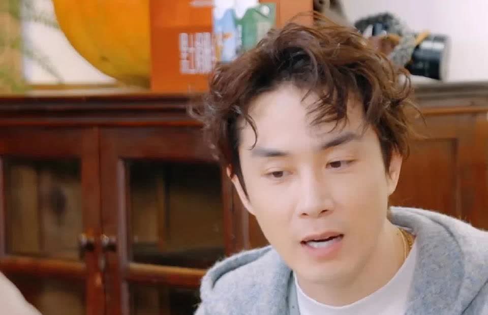 李承铉：“我有一次和戚薇吵架，吵到所有工作人员都不敢说话，但吵架的原因就是因为要