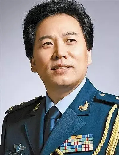 佟铁鑫家庭成员情况











我的天哪！著名歌唱家佟铁鑫竟然有两段婚