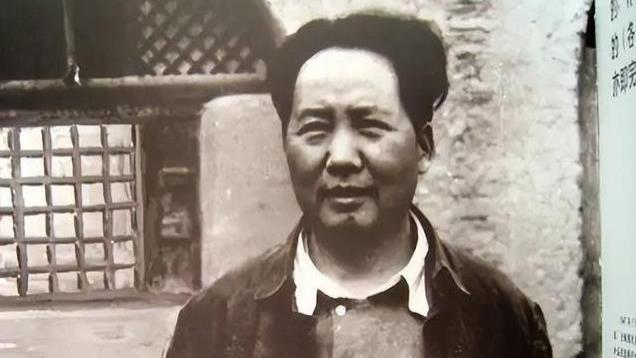 红34师团长不敢见毛主席，主席佯装生气：我的警卫排长，你怕什么