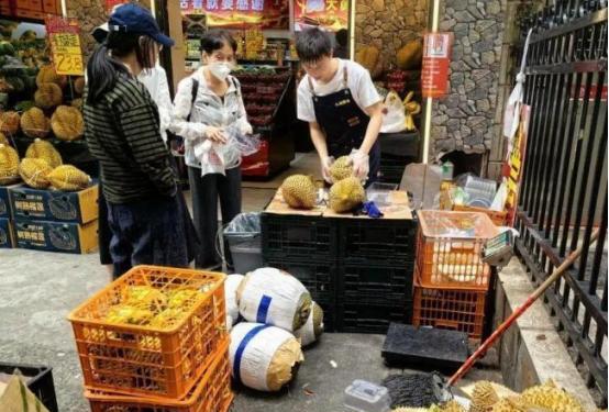 2025年，郑州榴莲价格暴跌50%，一场由中国消费者的味蕾引发的东南亚经济战争，