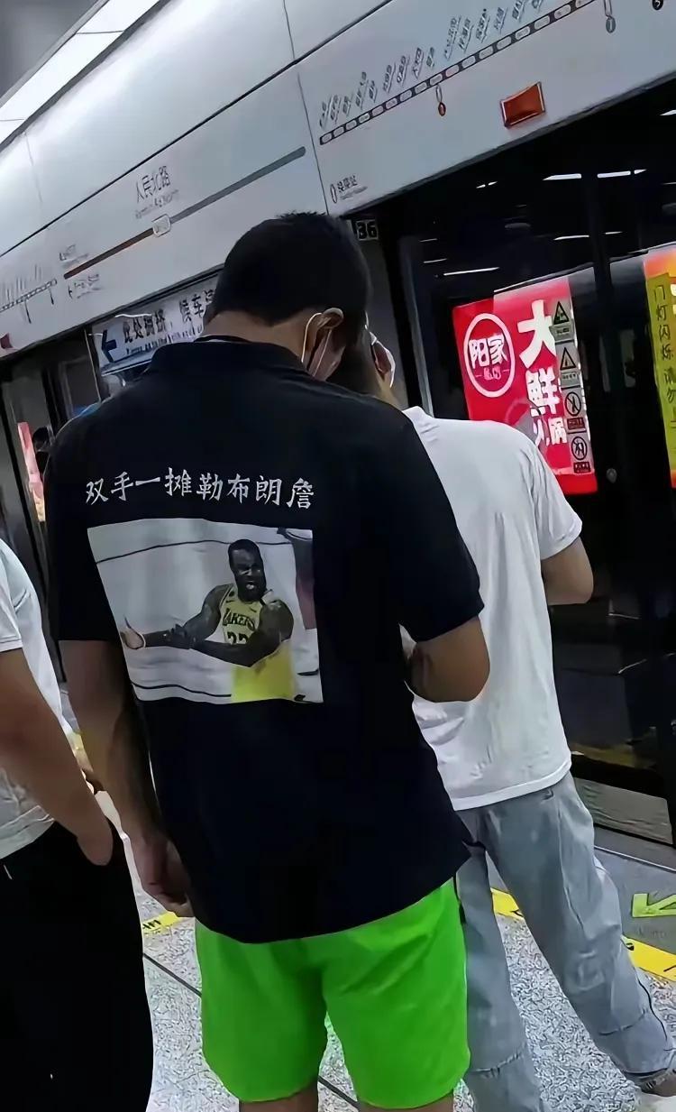 詹姆斯影响力全球第一！
从这个图片可以看到，詹姆斯对年轻人的影响非常大，詹姆斯的