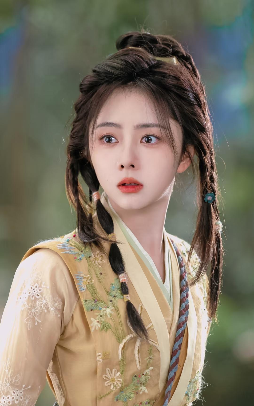 逍瑶美貌纯享版，绝了，少女感真的是扑面而来呀！
看看她黑黝黝的瞳仁，眼白清澈的，