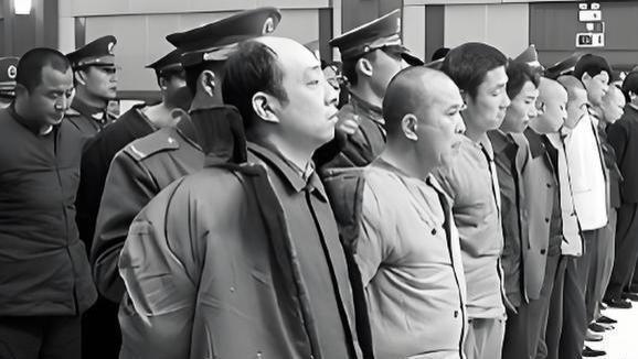 山西黑帮教父李满林：18岁持斧杀人，背后还有省委副书记当保护伞