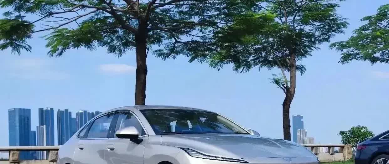 上汽果然憋着大招！上汽集团总裁贾健旭在上汽之夜突然官宣：与华为合作的第五界“尚界