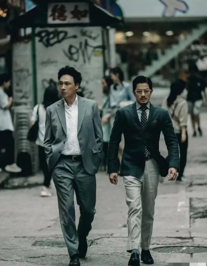 郭富城真的就是有这种能力，明明个子是最小的一个，但偏偏就是最有气场的那一个。 ​