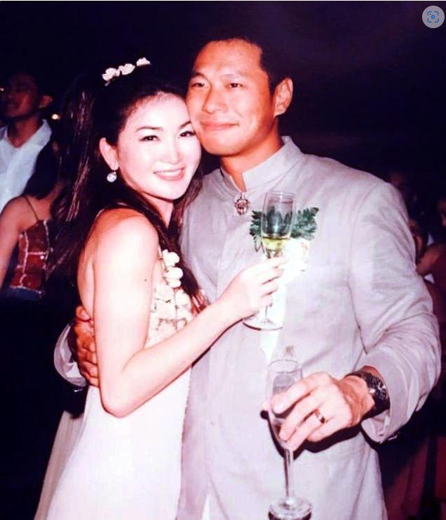 2006年，温碧霞因为无法生育，哭着向丈夫提出离婚，岂料何祖光拿出了一个“精子成