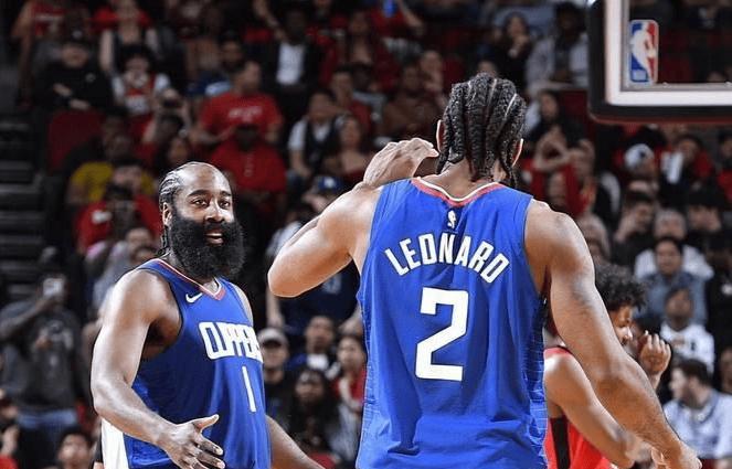 大洛这赛季总共进了39个三分，场均1.6个。去掉进9个这场，场均只进1.3个。大