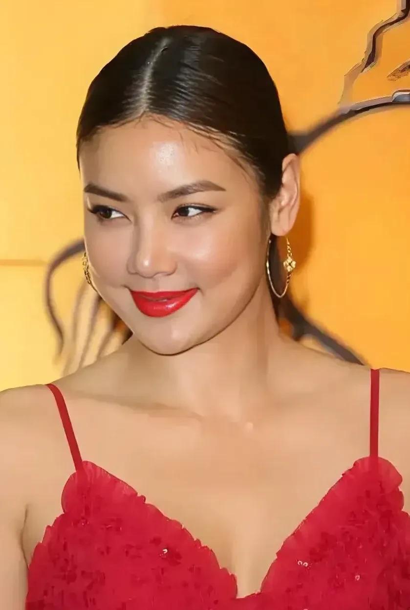 黎明前妻乐基儿很美 很健康
