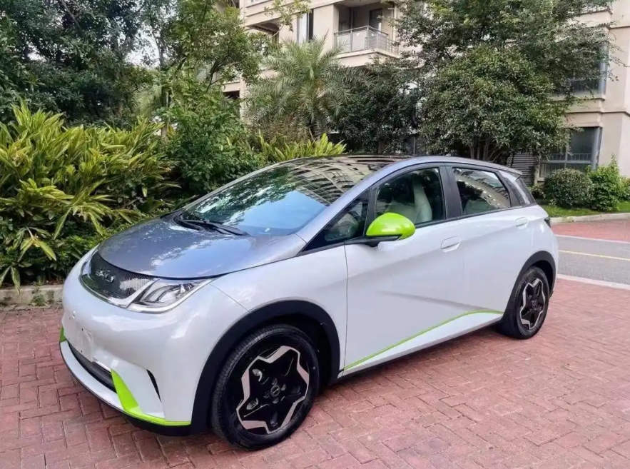 为什么说普通人只能买10万元以下的新能源汽车。
1.燃油车非常担心年审不过关的问