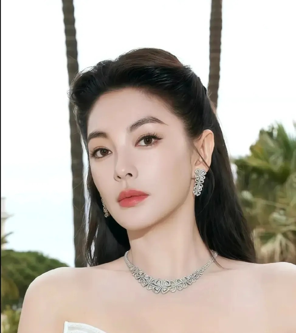 终于知道张雨绮为啥不结婚！

不是没人馋她身子，
而是她有一个非常重要的缘由