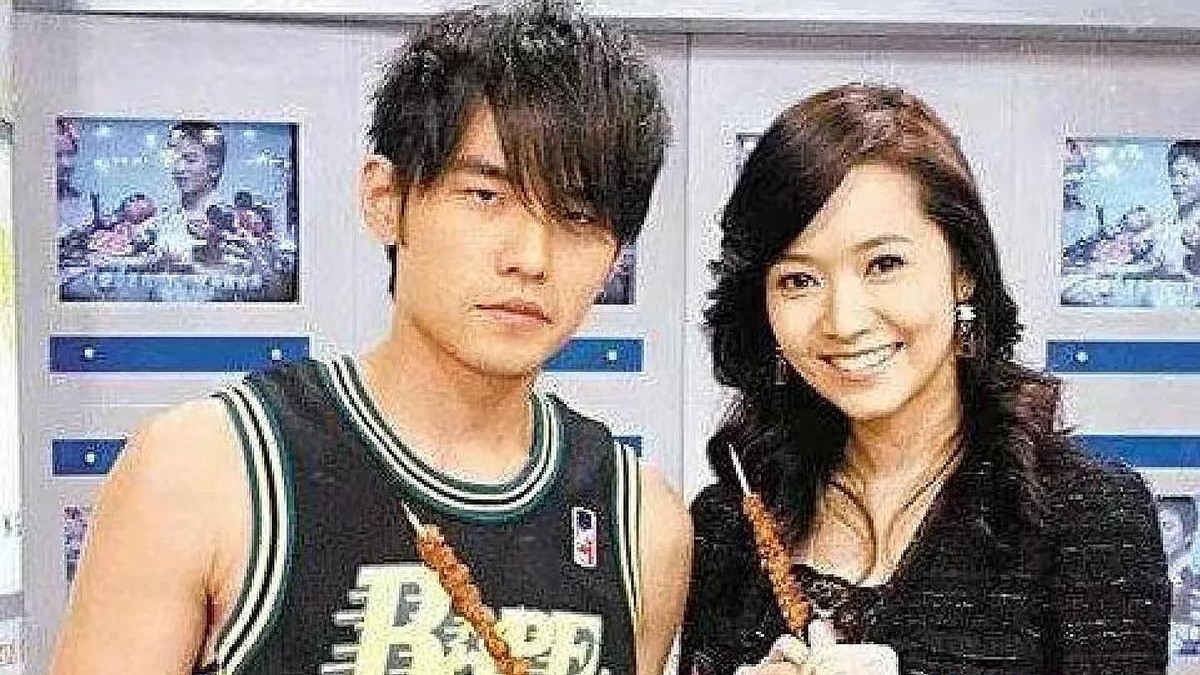 浪姐6公演惊现周董经典！侯佩岑3秒表情管理引热议：这才真高情商