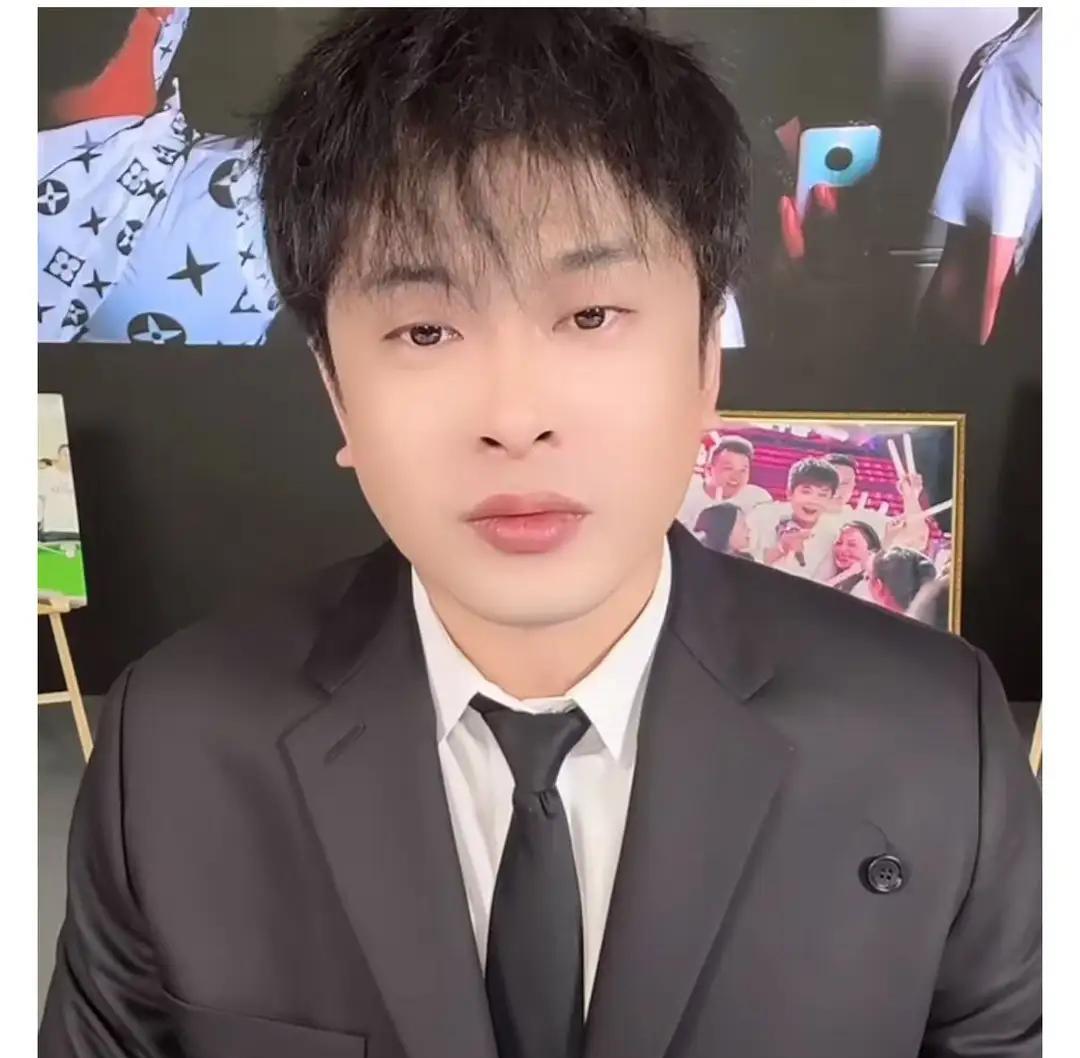 那个疫情捐款1.5个亿的辛巴要退出直播了？
      昨天，一条爆炸性新闻迅速