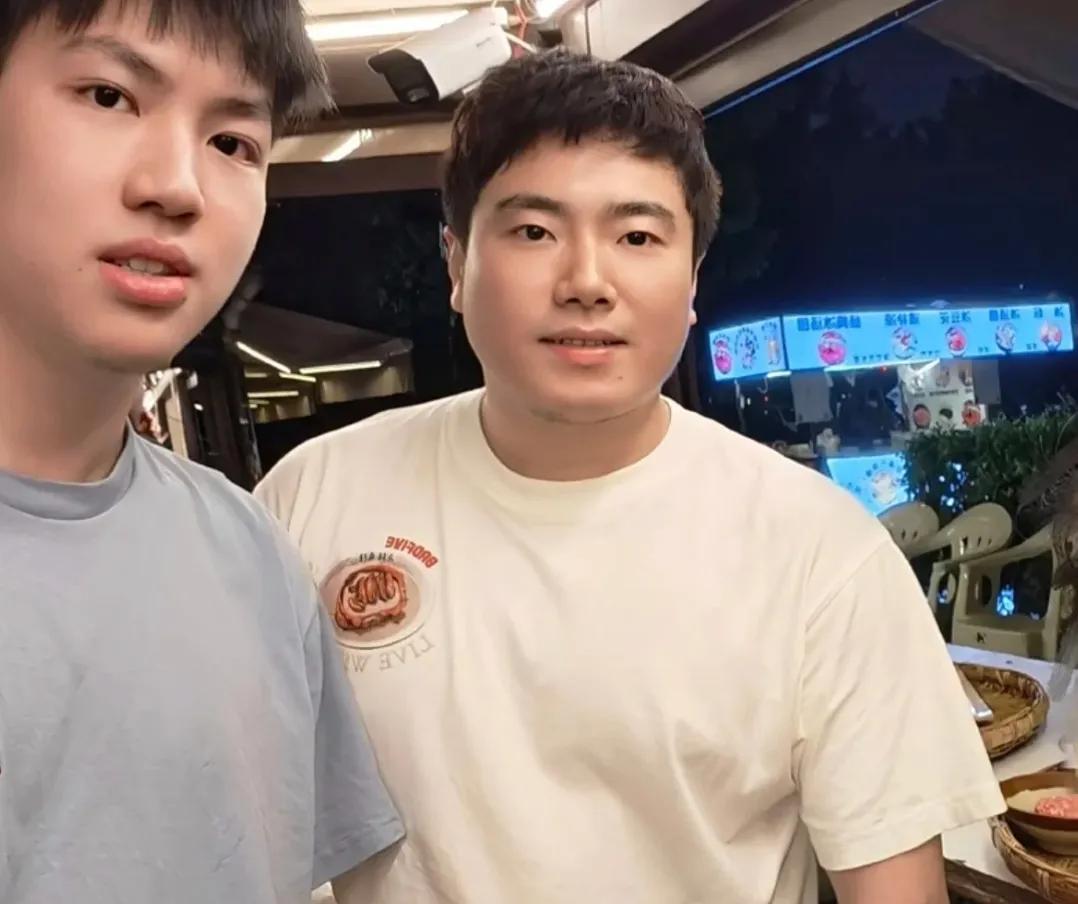 甜奶油组合据说昨天队内赛获得男双第一的好成绩[烟花][烟花][烟花][烟花][烟