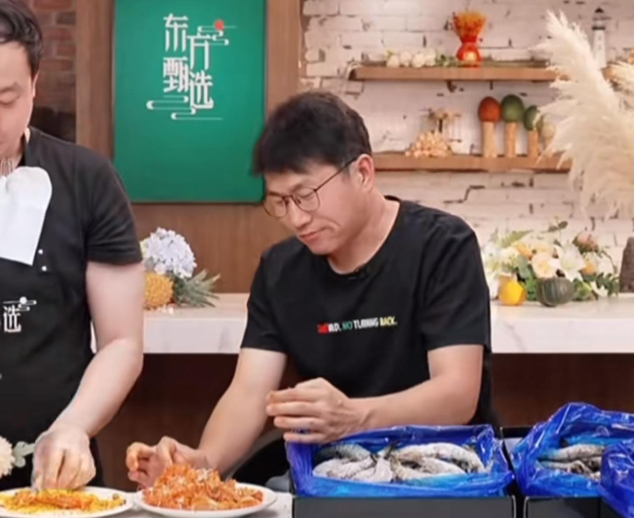 明明趁着自己35岁生日，计划带着媳妇和孩子一起去吃一顿海鲜大餐，结果点了八百多的