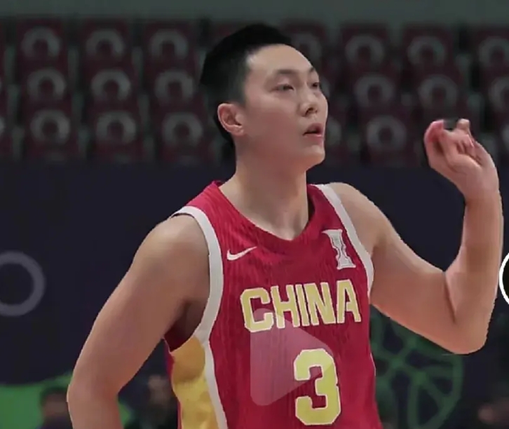 亚洲杯胡明轩关键时刻的粘球和丟球，老毛病又犯了。
今晚同韩国队的比赛，胡明轩打的