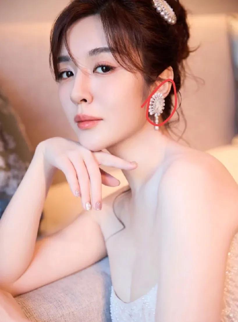 这也太尴尬了吧？



娱乐圈的CP炒作已见怪不怪，但王晓晨与俞灏明这对曾经荧幕