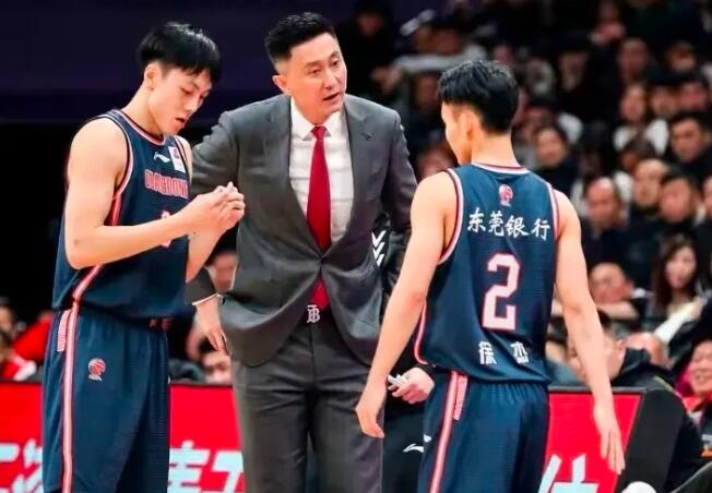 CBA新赛季，广东玩炮轰，一人受阻，全队被动。
因广东CBA新赛季送走了身高2.
