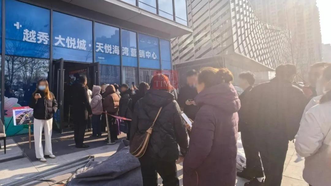 青岛楼市黑天鹅，开始砸盘了！