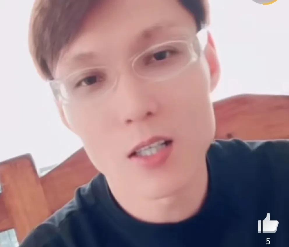 澳门雷少点评辛巴为ks做了很大贡献，这次保不齐可能是资本之间的博弈，抢蛋糕，毕竟