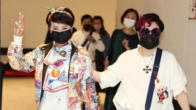谢霆锋当众示爱王菲！含泪演唱定情曲，张家辉陈奕迅到场祝福