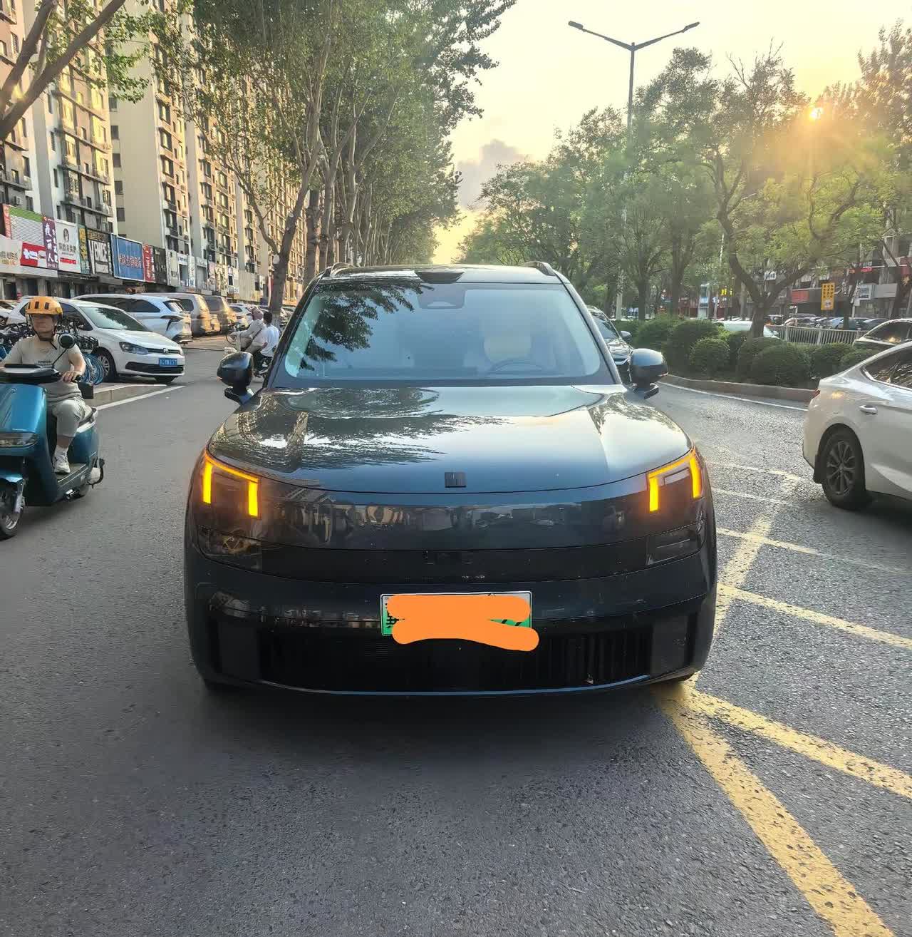 领克900提车两个月，7600公里，第一次事故，爆胎，2000多没了😓😓😓