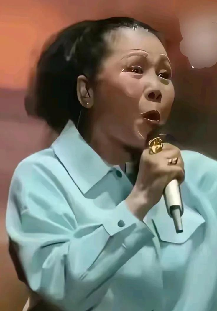 她们都是曾经最火的歌星，现在老的都不敢直视，一个个像农村老太太，那你还能认出几个
