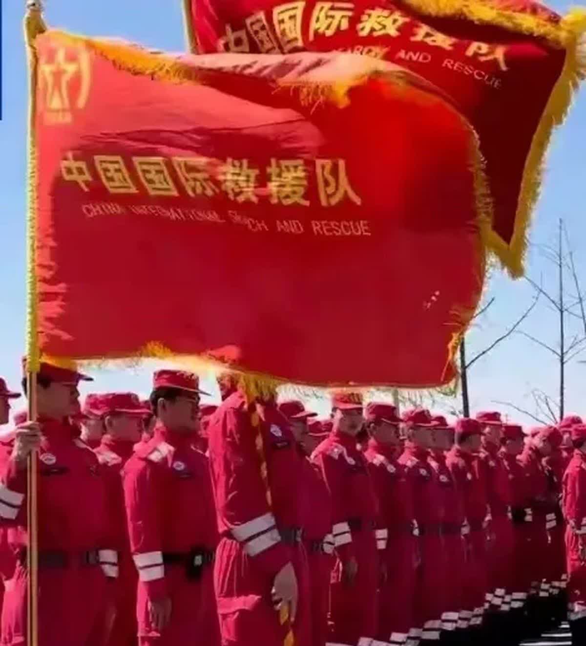 缅甸这主播的操作也太迷惑了吧！天天在网上嚷嚷说废墟底下埋着发臭的学生，可人家中国