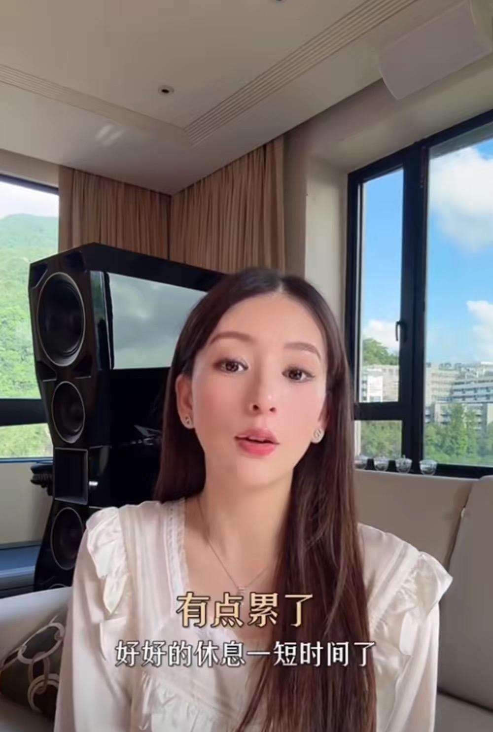 近日，方媛预产期将至，已低调回港待产。其香港半山别墅以暖色调水包砂外墙打造，浅黄