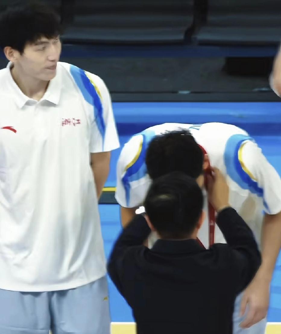 14投1中，拿到2分。这是浙江男篮吴前昨晚全运会冠军争夺战的数据。看来吴前真的老