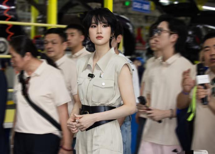 姚安娜
总有一天会明白
无论再怎么努力、再怎么成功，都无法做真正的、自由的、独立