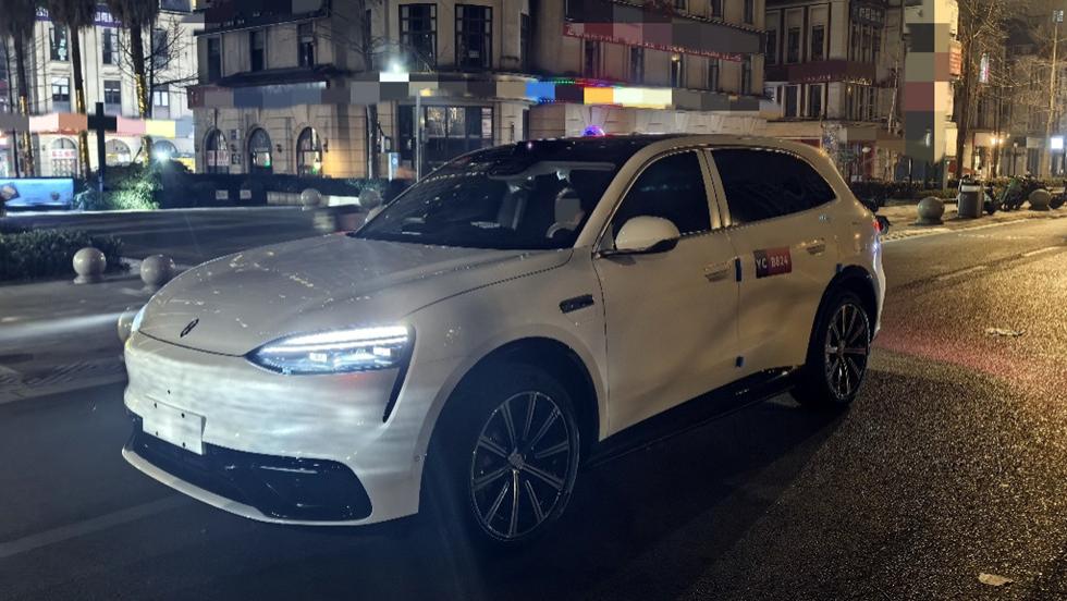 问界M6现身，造型帅气且运动，中大型SUV定位，或主攻25万级市场