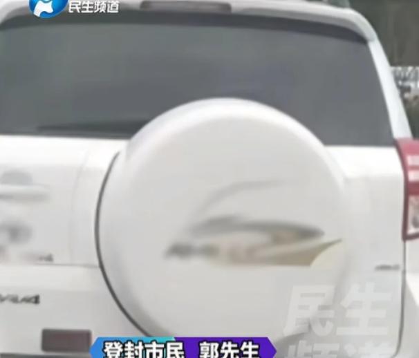 河南登封，男子发现女友上了前男友的车，开到山上，两人在车上待了一个多小时，事后女