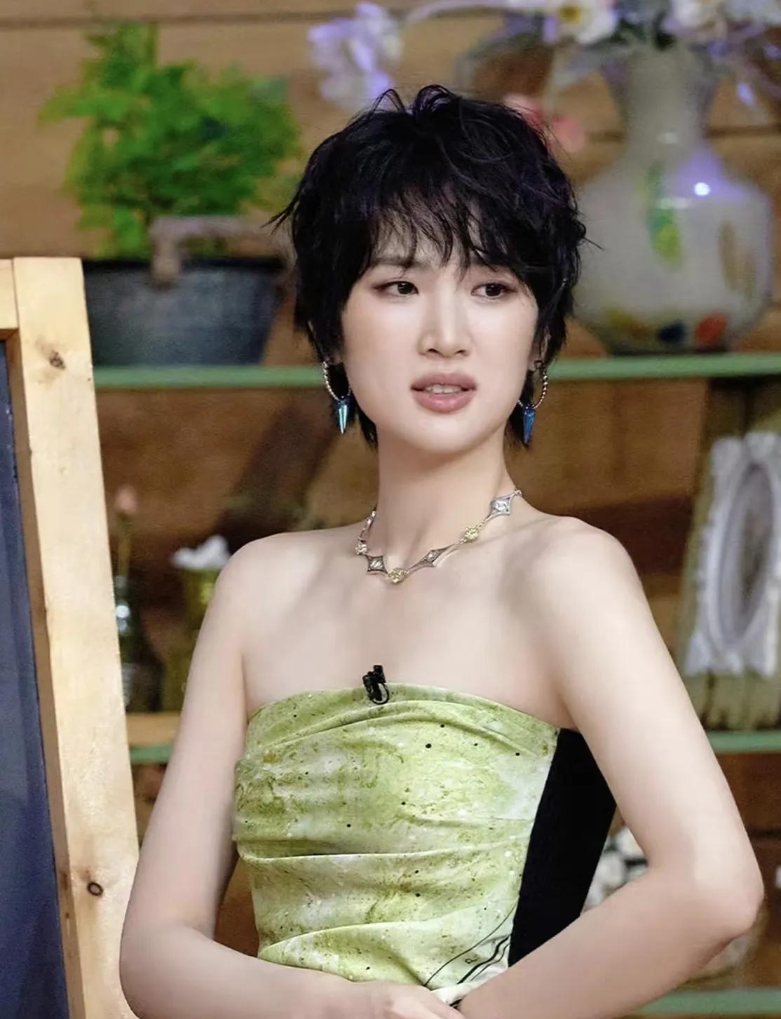 怪不得会有那么多人喜欢姚安娜。
看了姚安娜的回答，
我也越来越喜欢姚安娜了。
在