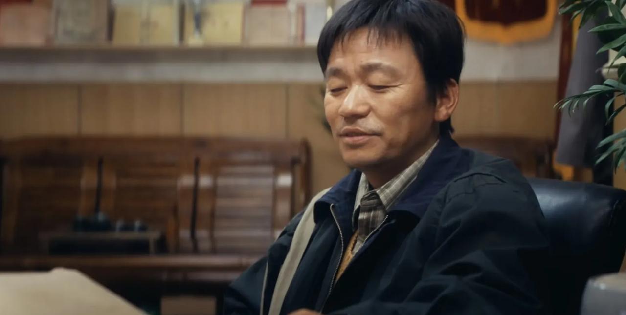 《棋士》果然，有钱能让人自信！
这不，身怀300万巨款的崔业，整个人的气场一下子