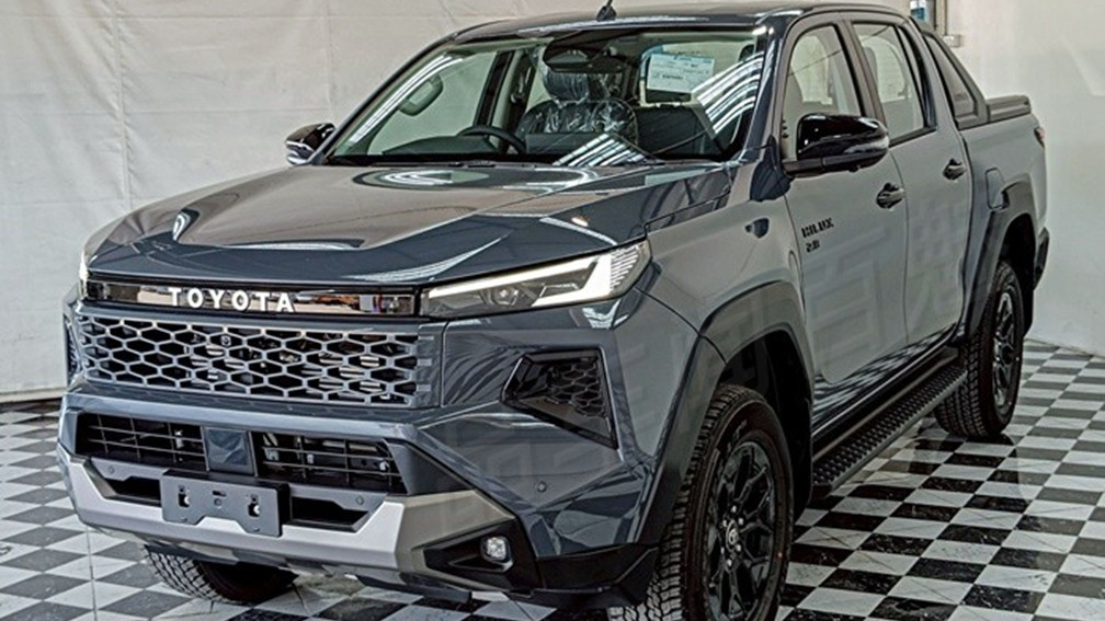 “不死鸟”上新！丰田Hilux完成换代，造型更硬核，启用纯电动力