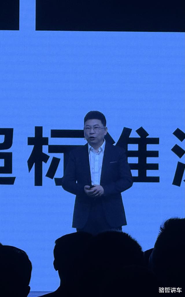 余承东连出多牌, 问界享界三车齐发, 鸿蒙智行尚界首度登场