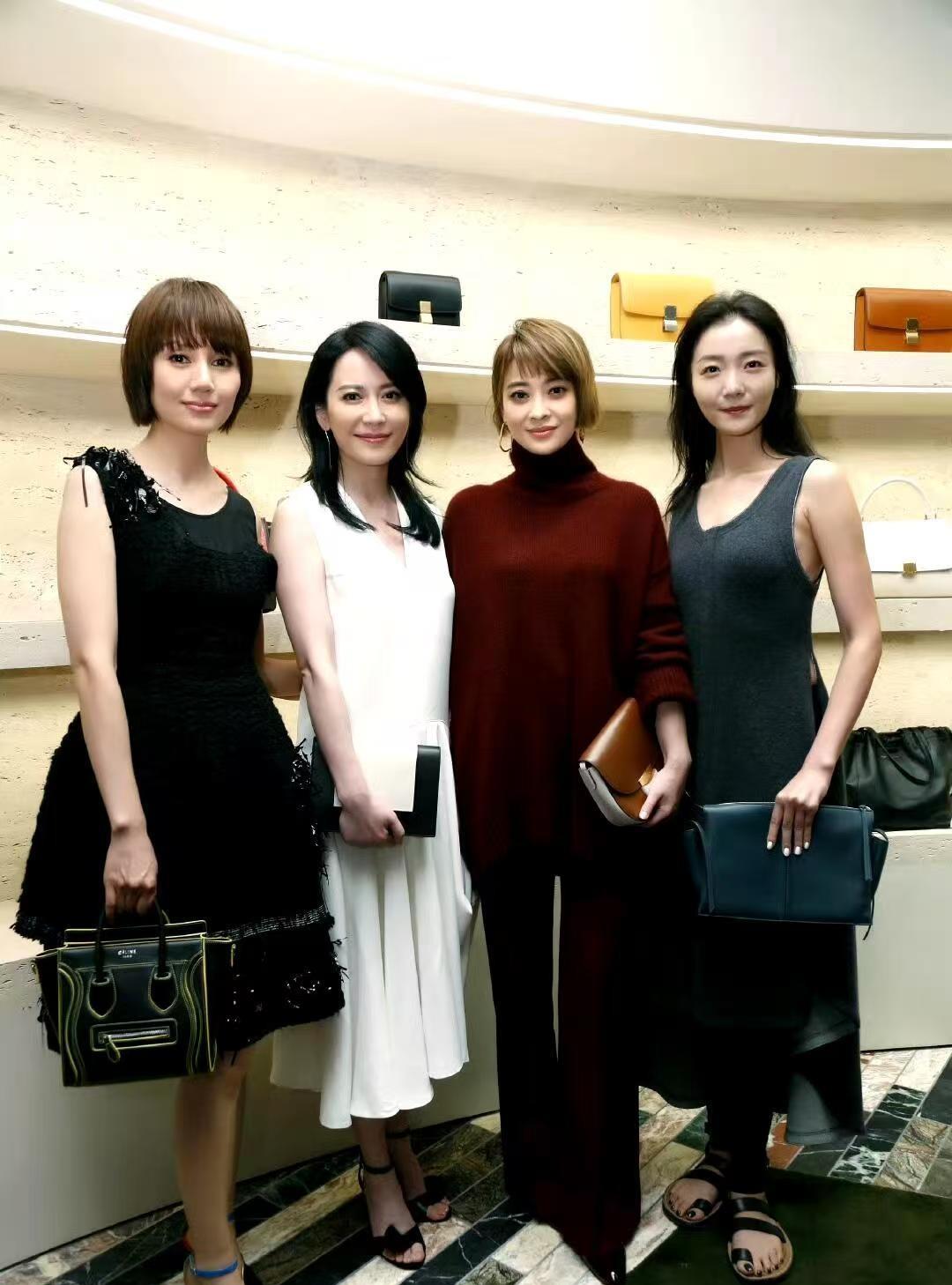 天呐！袁泉、俞飞鸿、梅婷、齐溪这四位女神居然同框了！穿的都是Celine，每个人