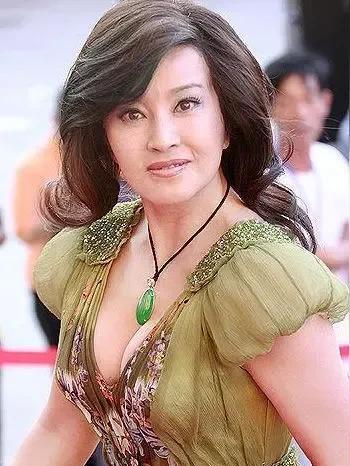 刘晓庆的行为动机不是规避小人、规避风险，而是迎难而上。很大程度上，她的目的是体验