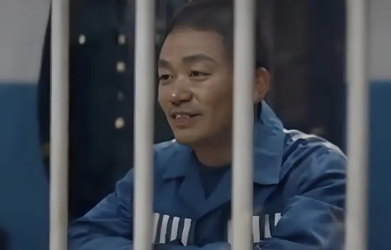 王宝强主演悬疑片《棋士》大结局，崔业用最小的代价达到了他的最终目的，全家人受益。