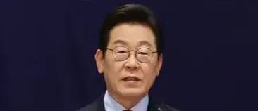 韩国总统把美国总统特朗普气坏了，
这是因为美方提出提升驻韩美军战略灵活性意见，