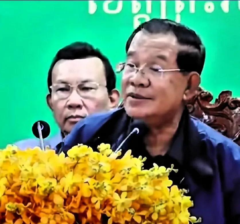 洪森不惧当众挖鼻孔，更不惧自爆曾经说谎，并将他与他信30多年友情断裂归罪于佩通坦