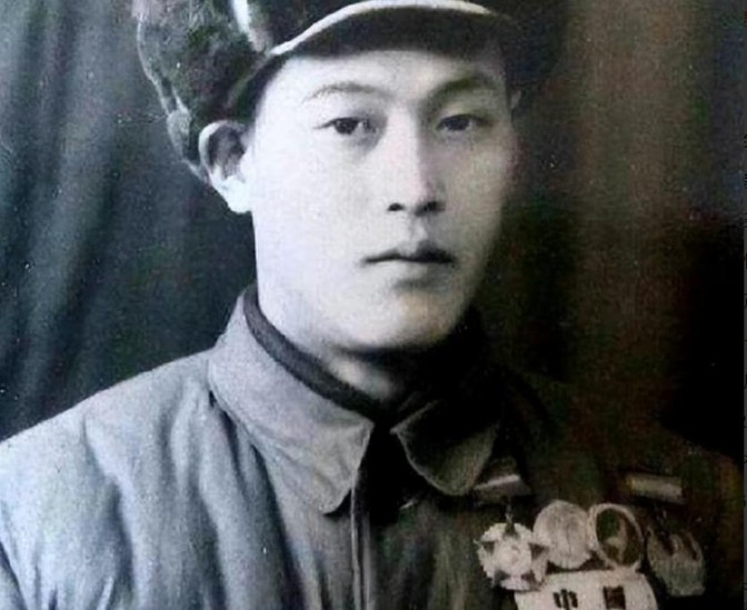 1952年，志愿军战士张文荣被俘后叛变，接受完改造后，他奉命打入志愿军内部做内奸
