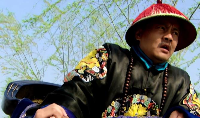 允祥怡亲王爵位世袭罔替的铁帽子，是在乾隆中期的时候才正式确定的，由此也成了大清首