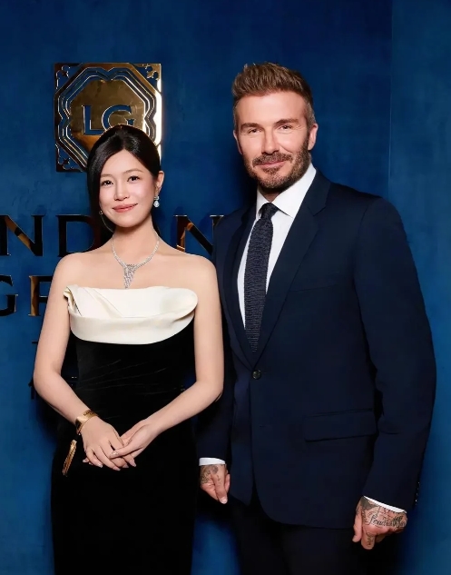 女星陈妍希与贝克汉姆合影‌，不仅展示了陈妍希的时尚品味，也提升了她的知名度‌‌。
